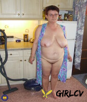 old grandma ingeborg exposes her fat body and sticks a vacuum pipe in her twat112860