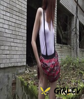 schoolgirl anya takes a pee out back of an abandoned building during the day129419