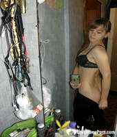 amateur girl with a nice bum stripping and posing in the mirror153609
