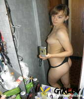 amateur girl with a nice bum stripping and posing in the mirror153611