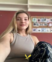 pretty onlyfans babe all about diana posing in her hot outfits in a solo206605