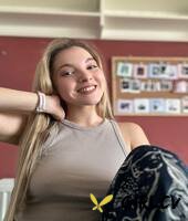 pretty onlyfans babe all about diana posing in her hot outfits in a solo206608