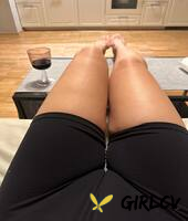 pretty onlyfans babe all about diana posing in her hot outfits in a solo206611