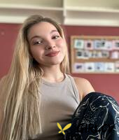 pretty onlyfans babe all about diana posing in her hot outfits in a solo206597