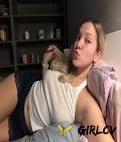 pretty onlyfans babe all about diana posing in her hot outfits in a solo206601