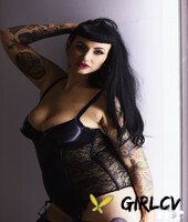 thick model cherrie pie flaunts her tattooed body and big tits in lingerie133693