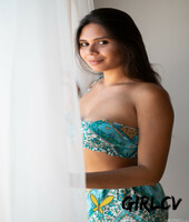 beautiful teen savana undresses and shows her juicy tits and big ass