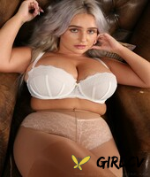 curvy stunner paris jade flaunts her thick and big tits in lingerie91436