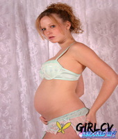 pregnant teen covers up her naked breasts while showing her swollen belly238301