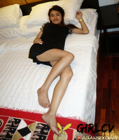 asian babe eye b shows her creampied hairy pussy while having pov sex241375