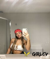 amateur solo girl sara core takes selfies in lingerie and bikinis232433