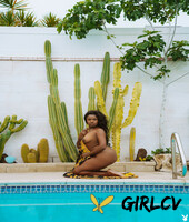 curvy ebony model aziza shows her natural tits and poses in the pool