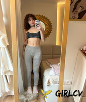 sexy curly haired onlyfans cam babe curly polly shows her yummy pussy114884