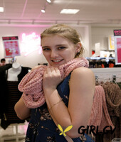 nerdy amateur babe melody marks exposes her big boobs at the mall182672