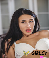 brunette slut alyssa bounty gets her sexy mouth and pussy dicked117195