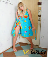 beautiful 18 year old blonde ester strikes tempting poses in the nude122819