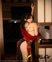 seductive chinese dancer xiuren poses in her hot dress in a solo97070