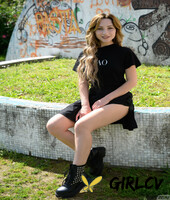 italian hottie meleida tosca flashes her cunt before stripping naked at home