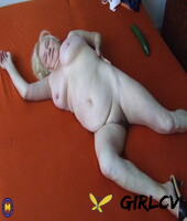 blonde granny agnes shows her juicy bosom and masturbates in a solo129103