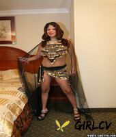 chubby indian girl bumikia sheds traditional clothing to show her natural tits160423