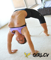 fit amateur babe eva strips and shows her hot body during her workout