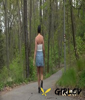 chloe lamour pees on a paved road while out for a leisurely stroll135239
