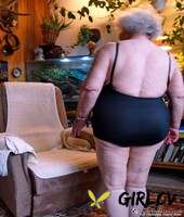 lonely granny galfira exposes her big saggy tits while changing in a solo152069