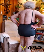lonely granny galfira exposes her big saggy tits while changing in a solo152070