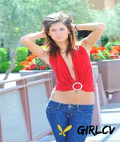 slim amateur girlfriend jody exposes her ass and poses naked outdoors