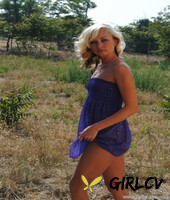 sexy blonde tiff hikes her short dress in the sun to flash naked upskirt142639