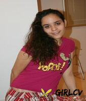 indian solo girl reveals her brassiere while changing her clothing236690