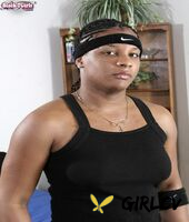 ebony shemale lady akysha shows her muscles and huge dick in a solo118666