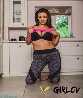 barefoot british model lauren louise removes activewear to get naked149151