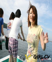 japanese girl miki uemura exposes her trimmed pussy while on a boat