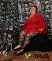 mature fatty kinky carol uncovers her huge tits at halloween140002