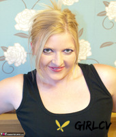 thick blonde amateur samantha strips to black over the knee boots139310